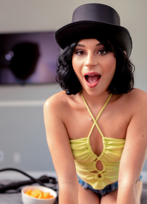 Мой сводный брат спустил всю свою сперму на мои сисечки фото 5