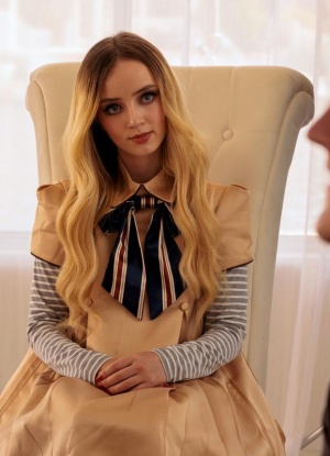 Блондиночка куколка тоже член семьи фото 6