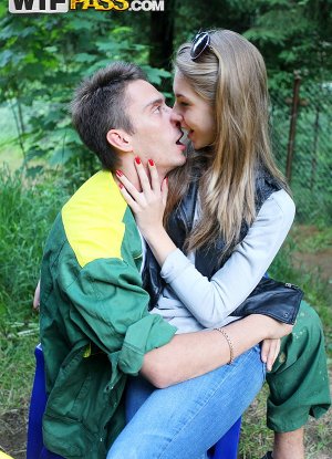 Анжелика обожает жесткий анал в любительском фото фото 2