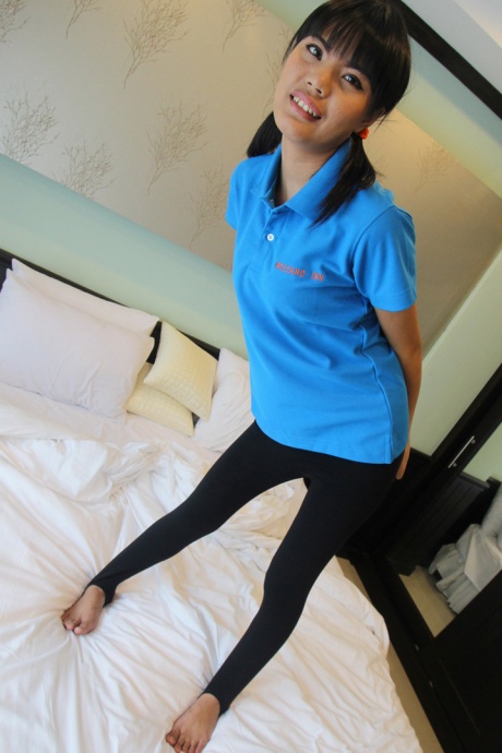 Азиатский любитель Нунсанг трахает секс-туристку во время секса без седла на кровати 2