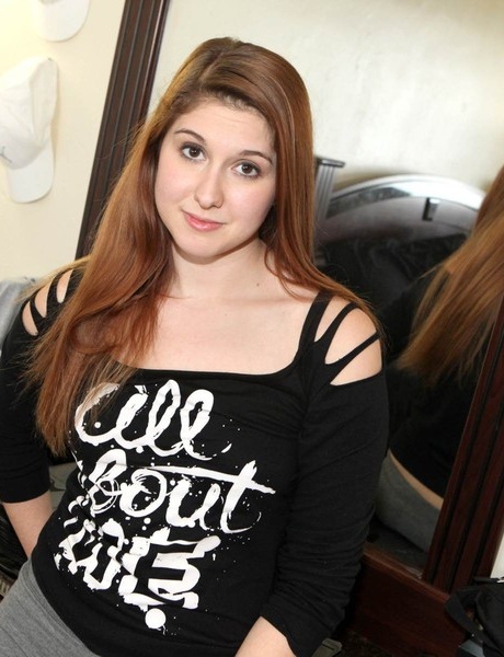 Бывшая девушка сверкает маленькими подростковыми сиськами перед тем, как ее трахнул большой член 2