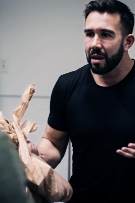 Белокурая цыпочка Лизи Свит и ее шурин занимаются грубым сексом 1