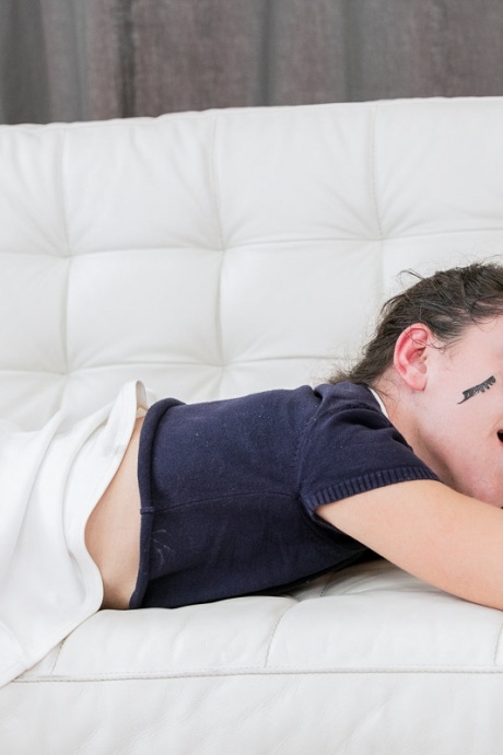 Миниатюрную девушку Ариэль Фэй отшлепали перед тем, как заняться грубым сексом 12