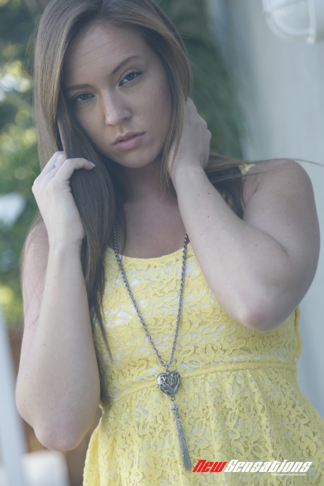 Горячая жена Мэдди О'Рейли пускает пузыри спермы после того, как трахнула своего мужчину в душе 2