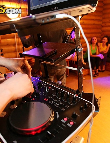 Студенты колледжа участвуют в групповом сексе во время вечеринки 4