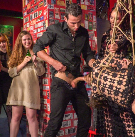 Сильвия Руби позорит двух девушек на публике перед публичной групповухой 6