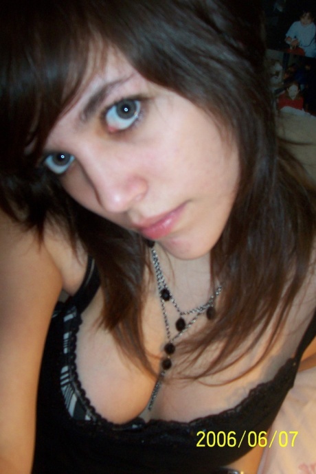 Некоторое время назад моя бывшая девушка сделала эти селфи со своими большими сиськами 10