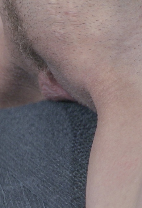 Рыжеволосую секс-рабыню Вайолет Монро заставляют глубоко заглатывать член 4