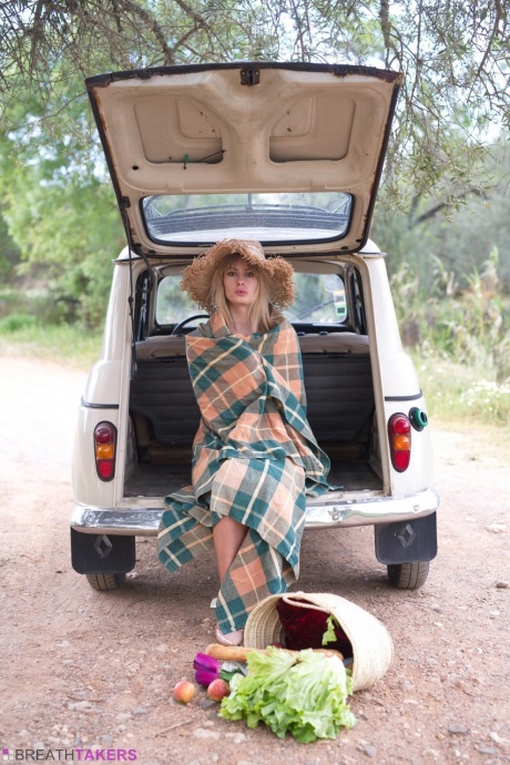 Различные горячие девушки сами моделируют себя во время безопасных для работы съемок 12