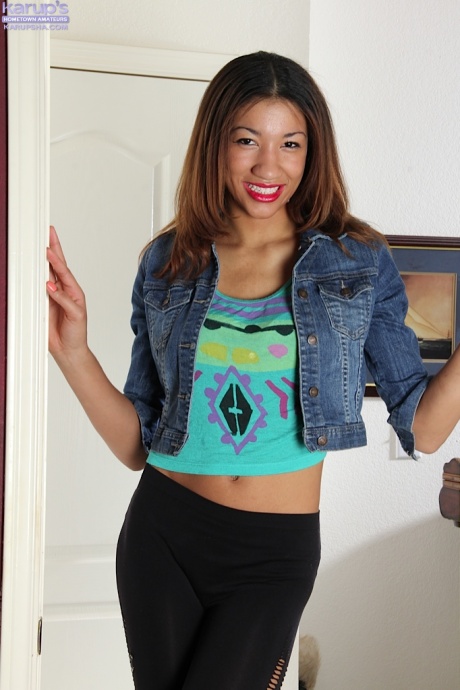 Горячая чернокожая студентка колледжа Джейд Ричардсон позирует обнаженной для обучения в следующем году 1