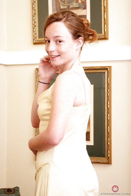 Брюнетка Ана Молли обожает демонстрировать свою дряблую и волосатую киску 3