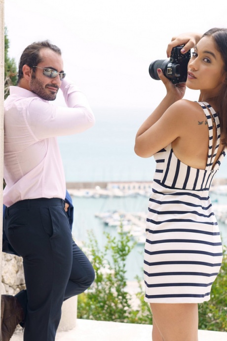 Симпатичная брюнетка Джинебра фотографирует мужчину перед тем, как сделать ему минет 2