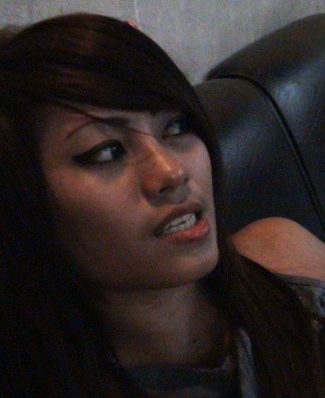 Симпатичная филиппинка Зел набрала полный рот спермы после того, как ублажила секс-туриста 2