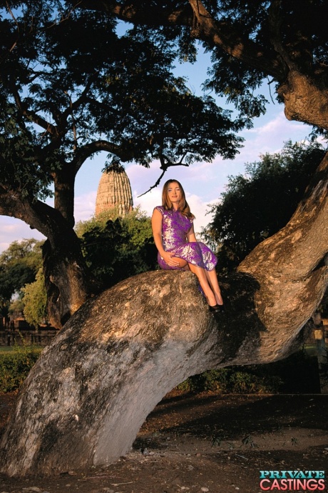 Любительская самка Bolivia Samsonite тоже получает двойной трах и натуральные сиськи 1