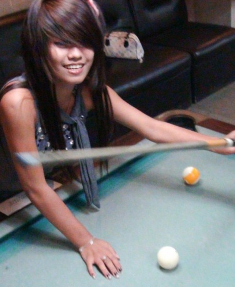 Симпатичная филиппинка Зел набрала полный рот спермы после того, как ублажила секс-туриста 5