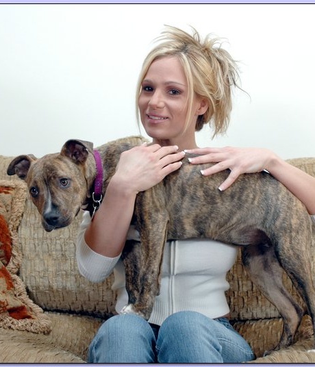 Ослепительная жена трахает член своей пиздой и сиськами и получает заряд на лицо 1