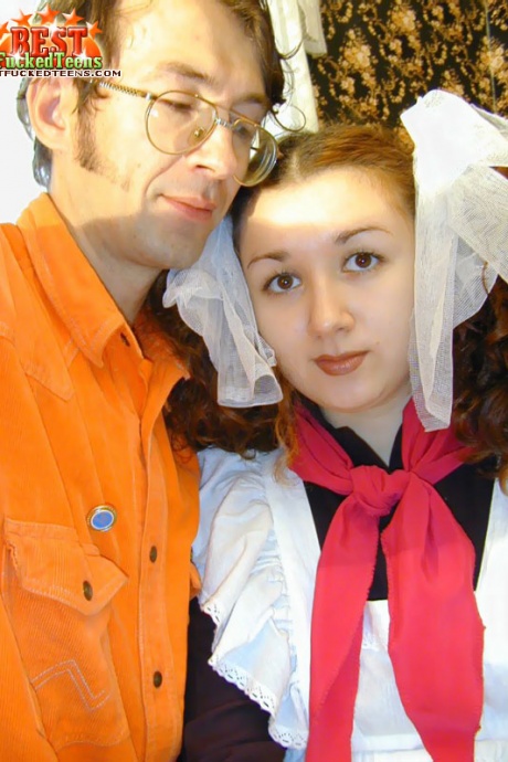 Молодая русская девушка с рыжими волосами обменивается оральными ласками перед тем, как ее трахают 5