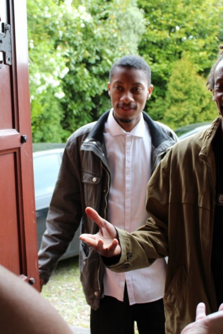 Толстая бабуля Лейси Старр поджаривается на вертеле парой черных парней 1