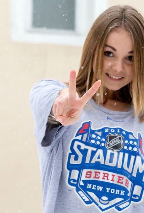 Симпатичная улыбающаяся мордашка Джеффа Милтона показывает ее большие соски и сладкую крошечную попку 7