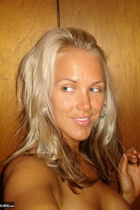 Молоденькие милфочки с большими сиськами, блондиночки, сладострастные телочки, обнаженные 15