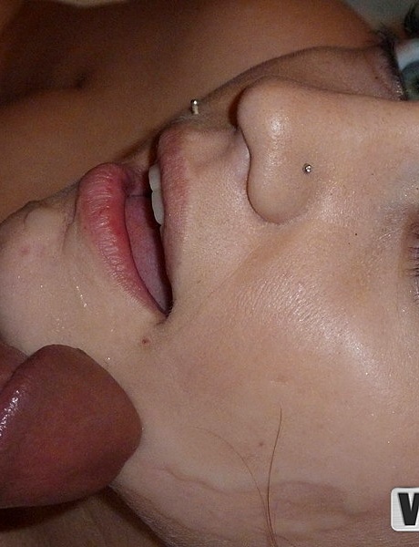 Любительская девушка Брэнди высасывает сперму из члена на домашнем секс-видео 14