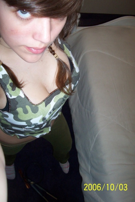 Некоторое время назад моя бывшая девушка сделала эти селфи со своими большими сиськами 15