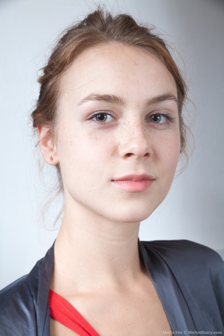 Волосатая самка Алисия Фокс и ее не менее волосатый парень снимают любительское порно 2