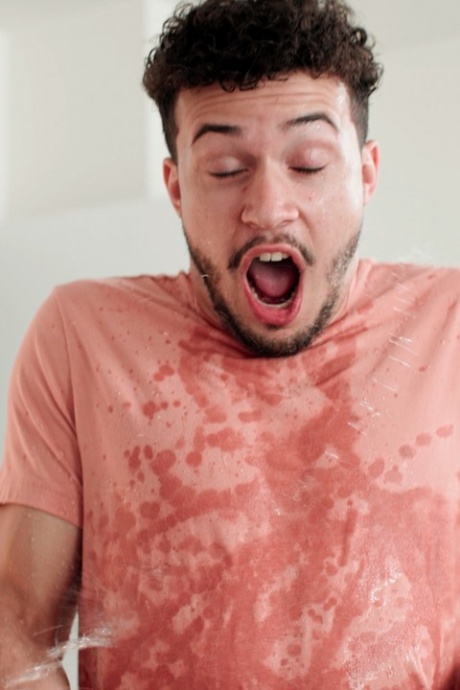 Злые промокшие соседи по комнате, Сцена 01 3