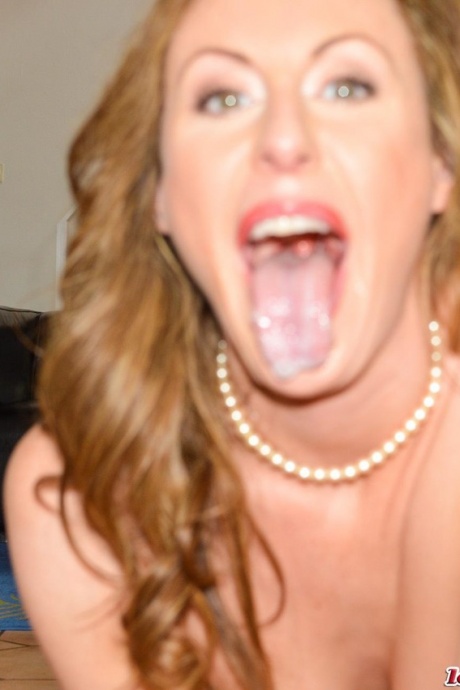 Зрелая милфа Лара Латекс демонстрирует полный рот спермы после секса в формате MMF 14