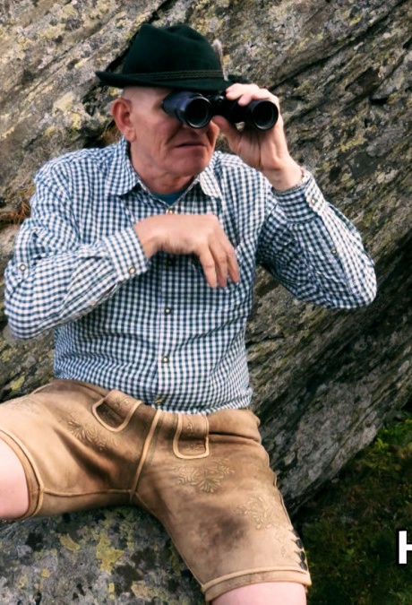 Грудастая пожилая блондинка Марина Монтана отдает свою проколотую киску наблюдателю за птицами 3