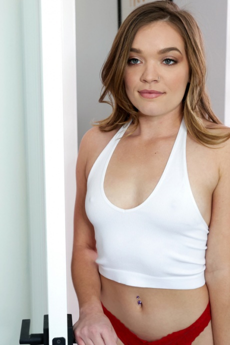 Девушка-подросток Кэти Куш занимается сексом со своим сводным братом во время работы над проектом 7