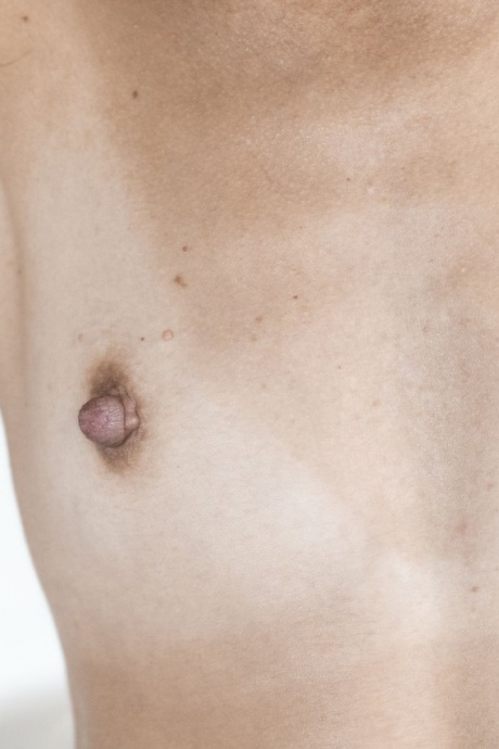 Худая зрелая женщина Бруна демонстрирует свое волосатое тело в обнаженном виде 5