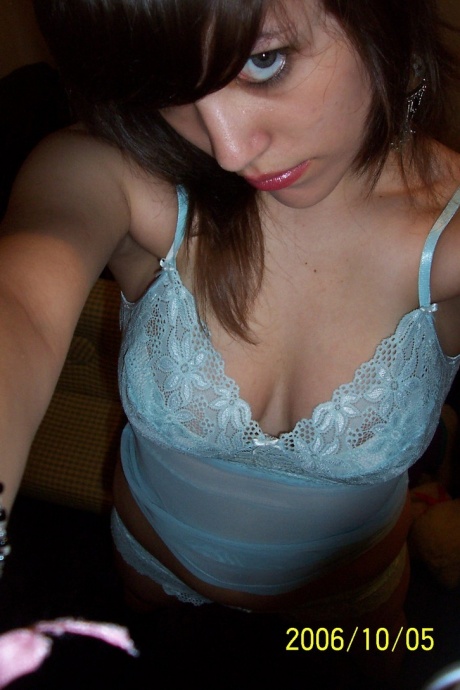 Некоторое время назад моя бывшая девушка сделала эти селфи со своими большими сиськами 4