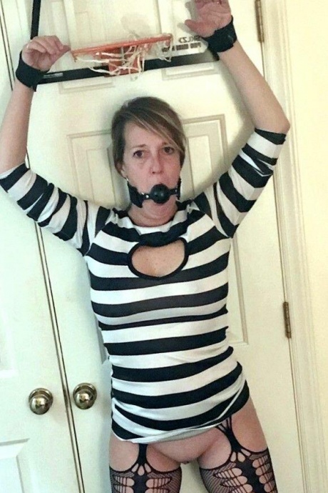 Любительнице леди Мейер заткнули рот кляпом и связали в разных местах дома 8