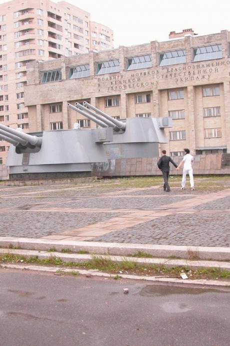 Темноволосая девушка вступает в половую связь с парнем на первом свидании 2