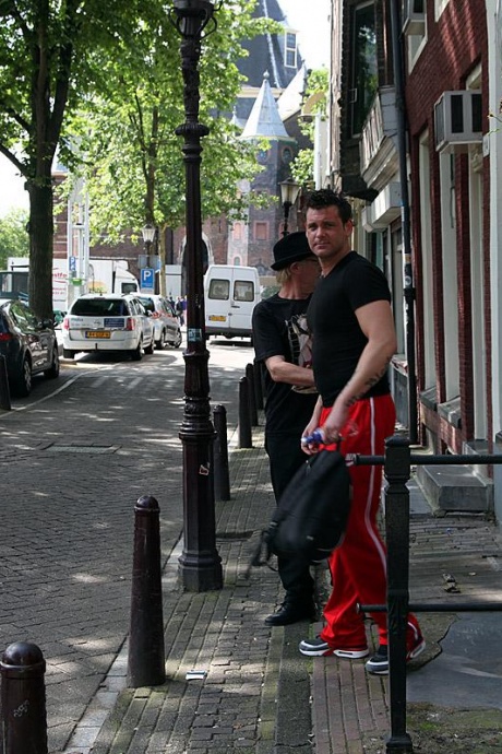 Русский секс-турист находит утешение с голландской секс-работницей в зоне красных фонарей 3