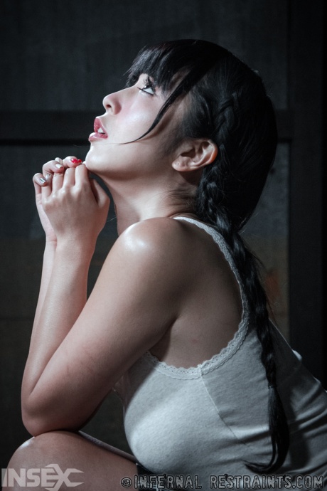 Горячая азиатка Марика Хасэ отдает свою свободу, чтобы ее держали в качестве рабыни 7