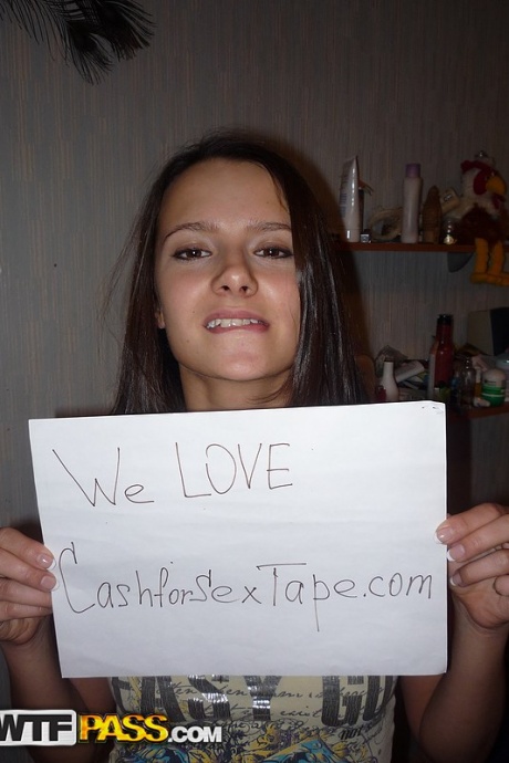 Гибкая девушка Никель и ее друг-мужчина снимают домашнее порно 1