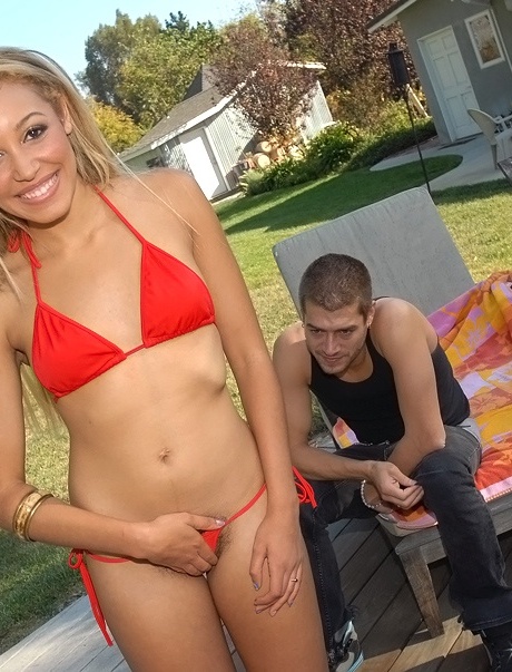 Стройная латиноамериканская красотка заливает свой куст спермой после жесткого траха 1