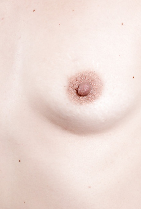 Волосатая зрелая шлюха Сейбл Рене раздвигает свою пизду и позирует голой 16