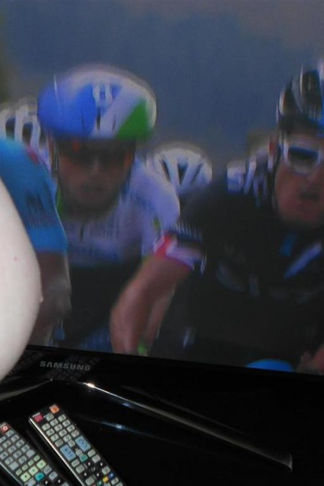 Рыжеволосая Вальгазмик постарше обнажила свои сиськи и пизду, делая селфи 13