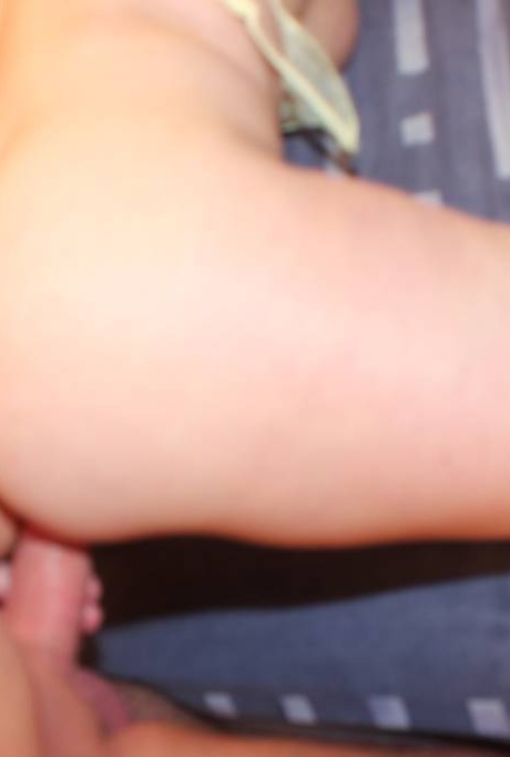 Британская любительница Трейси Лейн получает сперму на свои сиськи после траха от первого лица 10