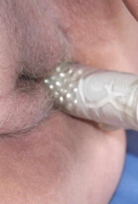 Старая британская любительница бабушка Либби обнажает свое тучное тело перед мастурбацией 14