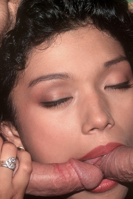 Распутная самка Табата Кэш трахается с целой кучей мужчин одновременно 7