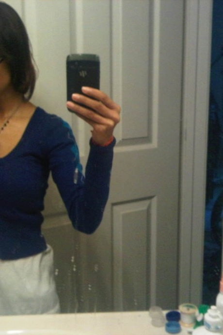 Индийские женские сказки никаких селфи в обнаженном виде в зеркале ванной 2