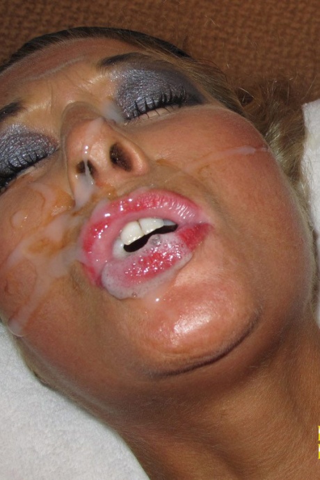 Белокурая шлюшка Blondie Blow заливает свое хорошенькое личико спермой