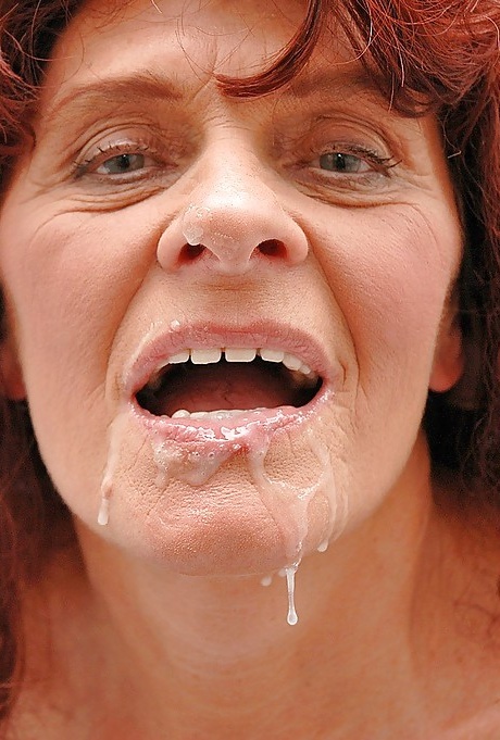 Похотливая рыжая бабуля сосет и трахается с твердым членом в ванне